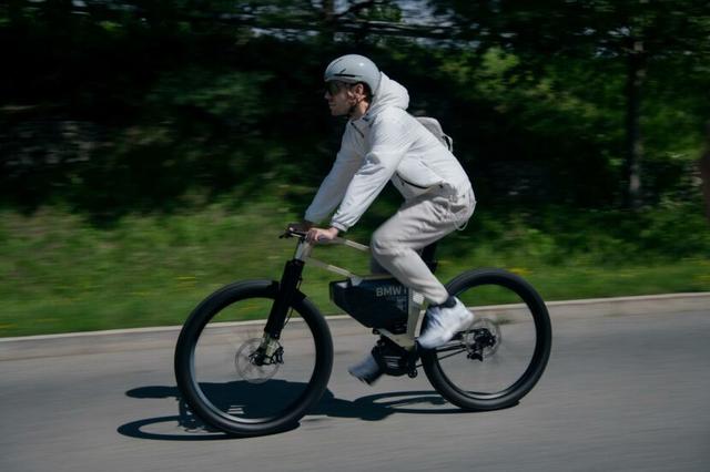 最高时速60km/h！续航300公里，宝马推出纯电自行车