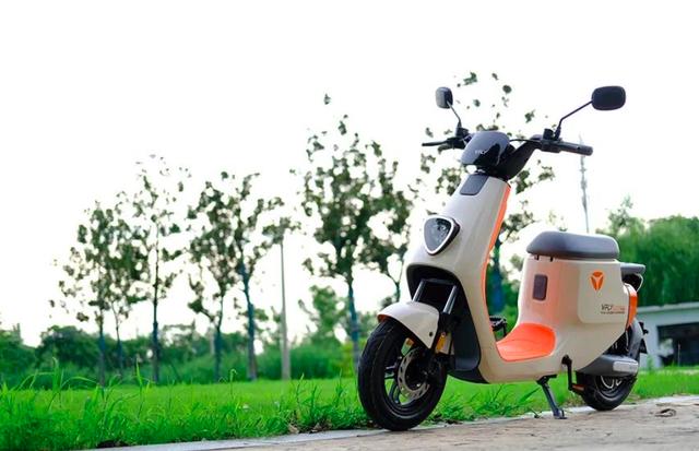 雅迪VFLY L100 MAX电动车评测：用48V24Ah锂电池，续航105公里