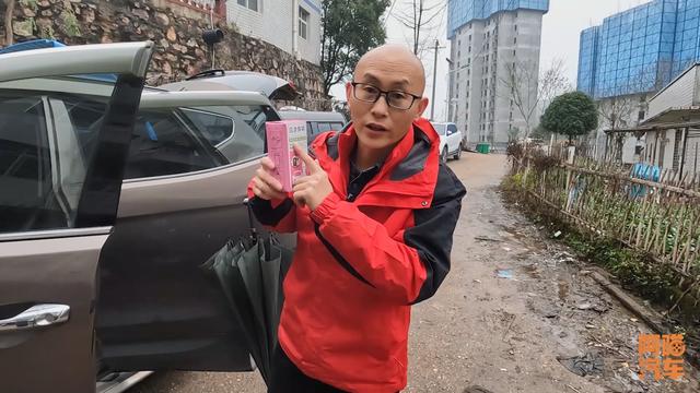 高速堵车尿急怎么办？喵哥教你这几招，堵多久都不怕