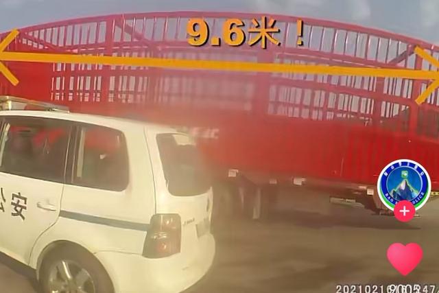 服务区惊现9.6米蓝牌货车，卡友：17米的蓝牌水泥罐车见过吗？