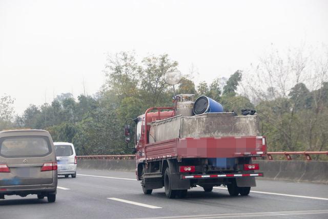 保障货车司机合法权益，国务院再次强调放宽货车限行