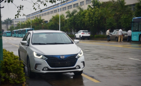 比亚迪秦ev300试驾