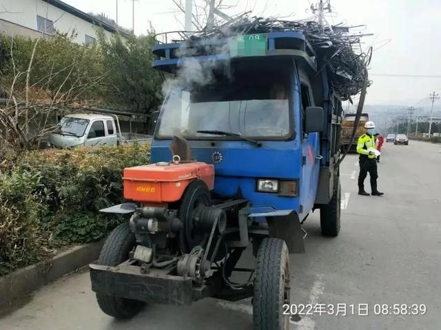 货车“摇摇晃晃”上路，“恨天高”埋下大隐患！| 安全提示