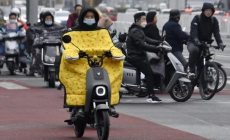 低门槛的3种电动车，适合无驾驶证的老年人，但有六个行为要遵守