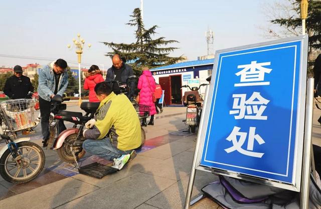 低门槛的3种电动车，适合无驾驶证的老年人，但有六个行为要遵守