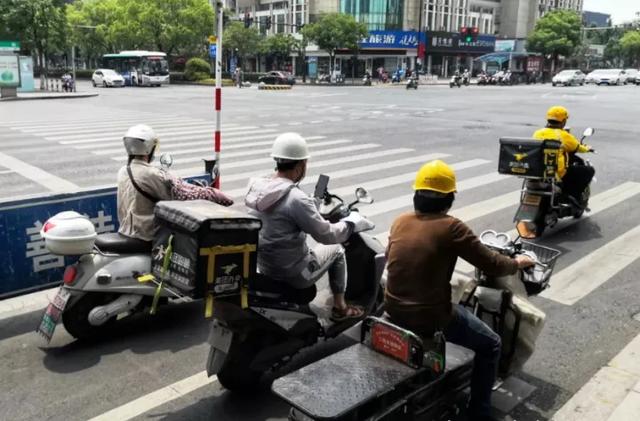 电动车跑得远，选石墨烯电池，还是大型号的电池？行内人揭晓答案