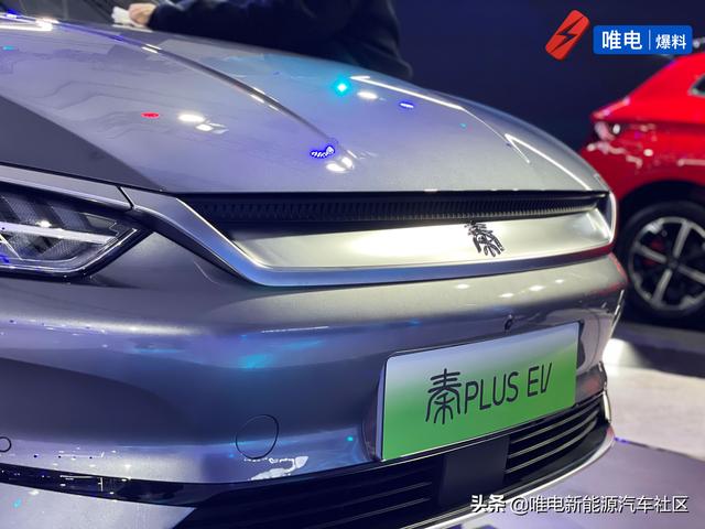 比亚迪秦PLUS EV实车首次曝光，搭载嵌入式仪表盘