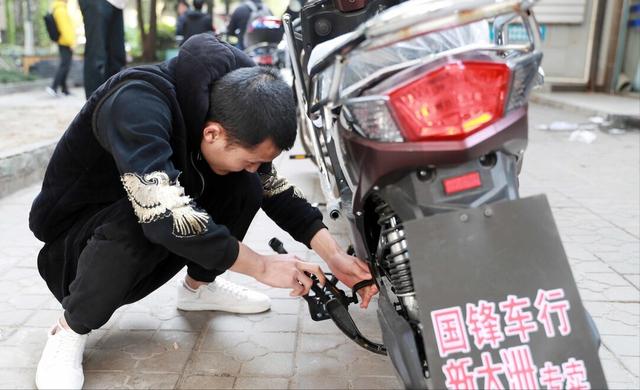 电动车也要年检？交警：满足1个条件，就要年检，涉及二/三/四轮