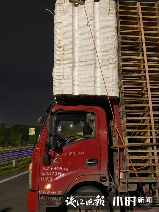 “开出了航空母舰的感觉”，杭州高速上查获的这辆货车，简直“超限天花板”