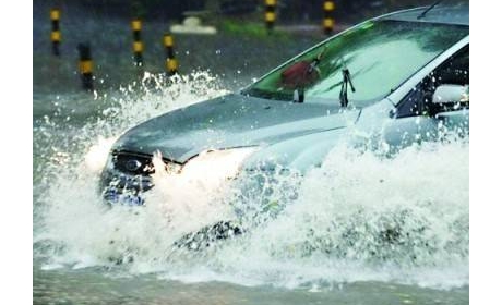 雨季，新能源电动车涉水行车安全吗？