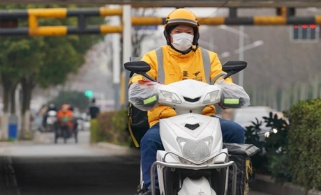 10月起，电动车上路有要求，涉及两轮、三轮和四轮，车主 ... ...