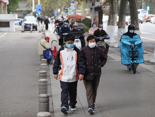 70岁以上选什么代步工具好？推荐3款车，适合买菜代步，接送孩子