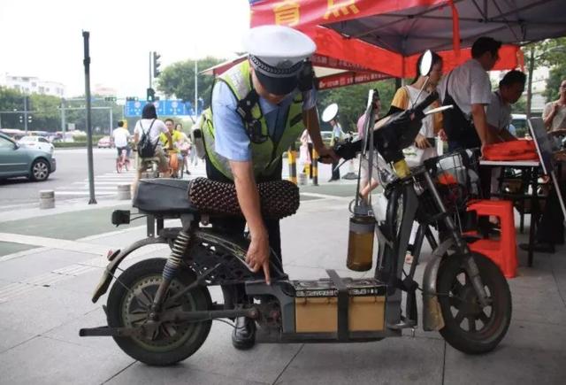 速度超过25km/h的电动车算超标车吗？别搞错，符合这些条件才是