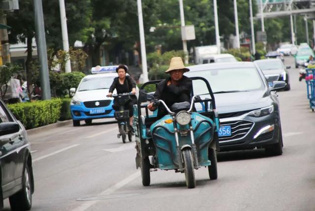 摩托车、电动二/三/四轮车，走机动车道还是非机动车道？一文搞懂