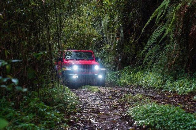 如何让硬派越野的实用性回到主流水平？试驾全新Jeep牧马人