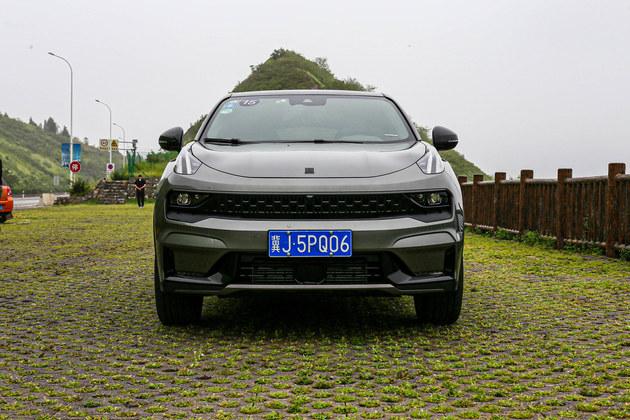 全系搭载2.0T+8AT 精致的轿跑SUV 试驾体验领克05