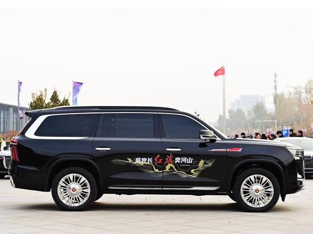 红旗超大号旗舰SUV LS7来了，近5.7米长，仅有4个独立座椅，配4.0T