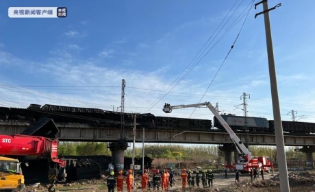 大秦铁路蓟州段货运列车追尾事故救援紧张进行中