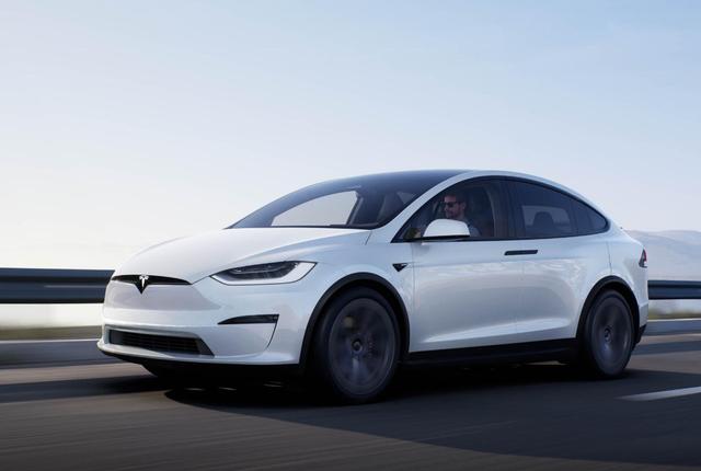 奔驰EQS SUV将在4月19日首发，超越特斯拉Model X?