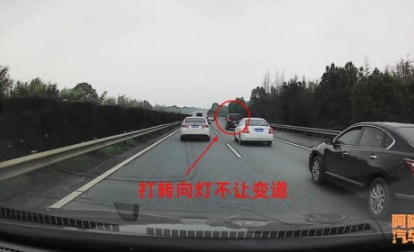 开车打转向灯变道，后车不愿意让道怎么办？看喵哥的办法轻松搞定