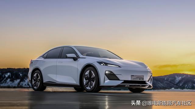 售价20-30万元，还带无框车门，长安深蓝C385要跟Model 3直接竞争