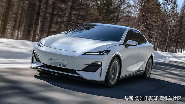 售价20-30万元，还带无框车门，长安深蓝C385要跟Model 3直接竞争