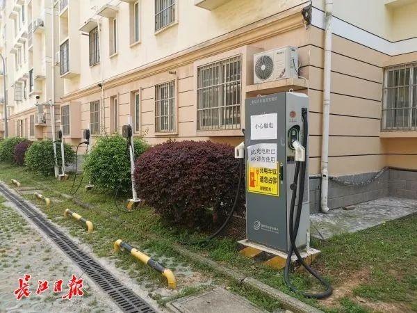 “嗡嗡”声闹心！小区充电桩离楼栋仅2米，合规吗？