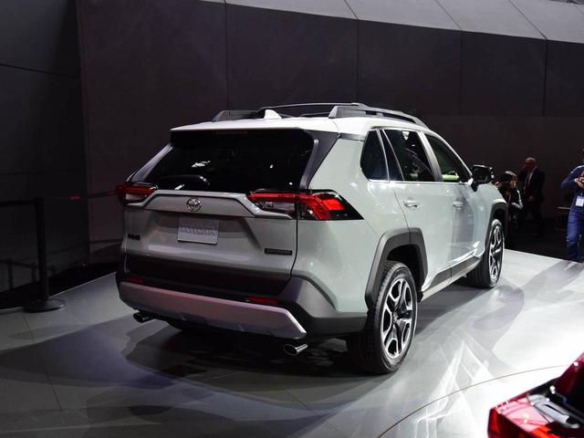 买奇骏的等等！全新RAV4来了，外观重回“小霸道”，有望搭载2.0T