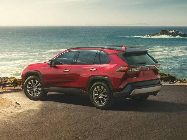 买奇骏的等等！全新RAV4来了，外观重回“小霸道”，有望搭载2.0T