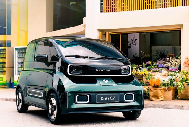 五菱全新精美電動車!定位或高於miniev,寶駿kiwi車主:買早了!