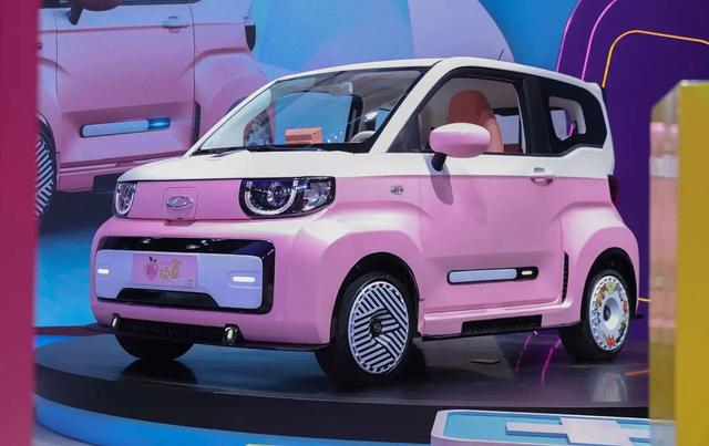 五菱全新精美電動車!定位或高於miniev,寶駿kiwi車主:買早了!