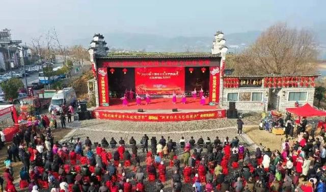 郧阳区迎新春“村晚”暨乡村年货节盛大开幕