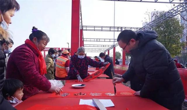 郧阳区迎新春“村晚”暨乡村年货节盛大开幕