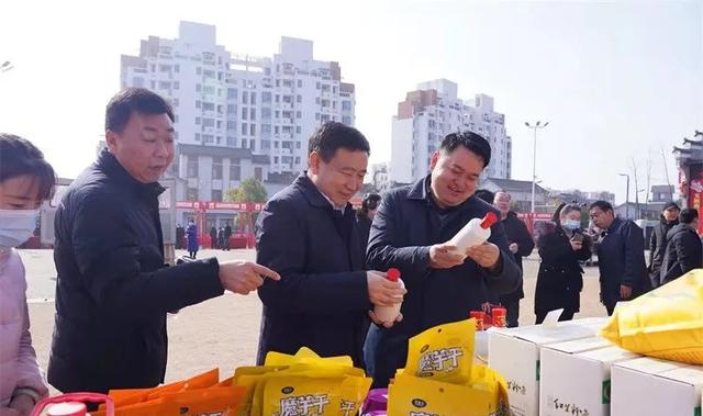 郧阳区迎新春“村晚”暨乡村年货节盛大开幕