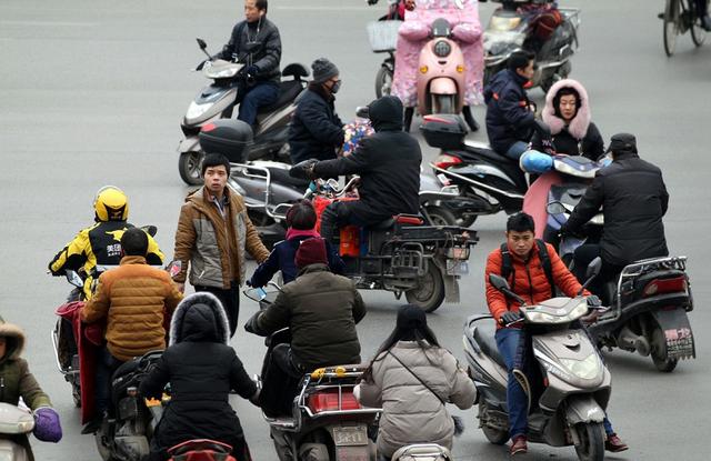 锂电池明明会更好，为什么老师傅建议选择铅酸电池？原因一看便知