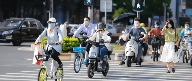 写给电动自行车驾驶人的一封信！四个陋习能否改正？