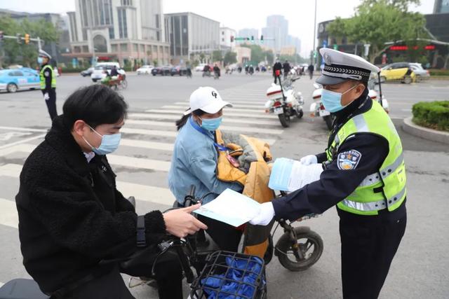 《山东省电动自行车管理办法》今日起施行！骑车戴头盔篇