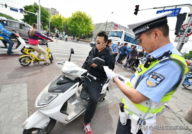 明确了！C1驾驶证可以骑电动车吗？交警：只有两种能骑，别再搞错