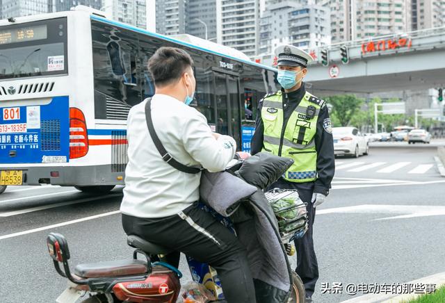 明确了！C1驾驶证可以骑电动车吗？交警：只有两种能骑，别再搞错