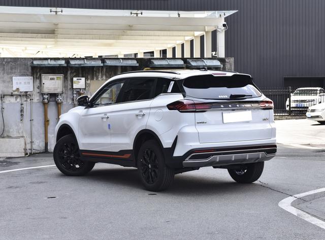 开一辆10万元的家用SUV，每个月需要花多少钱？