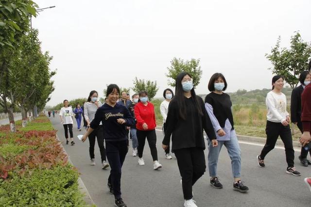 四月梧桐芳菲尽 五月槐花飘香来——西安阎良法院“五一健步走.畅游石川河”