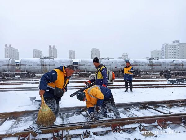 通化工务段：风雪中的坚守