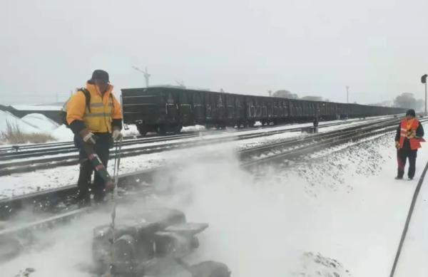 通化工务段：风雪中的坚守