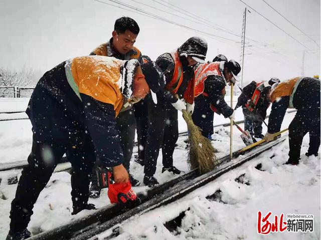 衡工务段积极应对降雪天气 确保铁路运输安全畅通