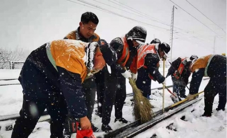 衡工务段积极应对降雪天气 确保铁路运输安全畅通