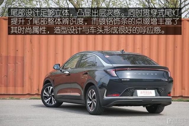 官方续航708km，还搭鸿蒙系统！极狐阿尔法S有实力挑战Model Y吗？