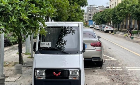 五菱牌“快递车”已上路，能遮风能挡雨还跑得快，比三轮车强多了