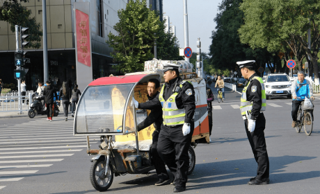 多地集中销毁三、四轮违规电动车，涉及了4种车，车主如何 ... ...