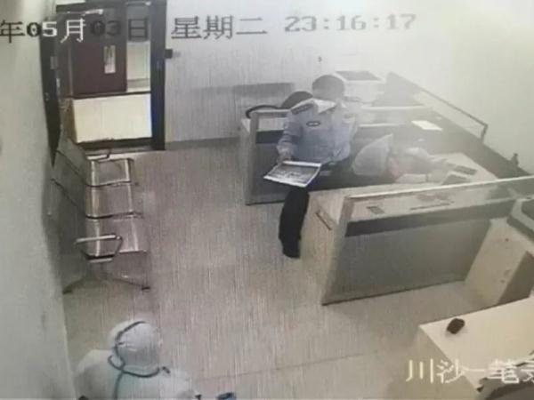 电动自行车故障竟非法转用轿车 外卖骑手使用伪造通行证被处罚