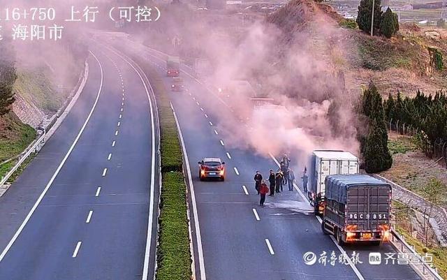 山东人真仗义！货车高速上自燃，八九个大货司机赶来救援